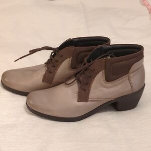 Elegant Tan Lace-Up Ankle Boots